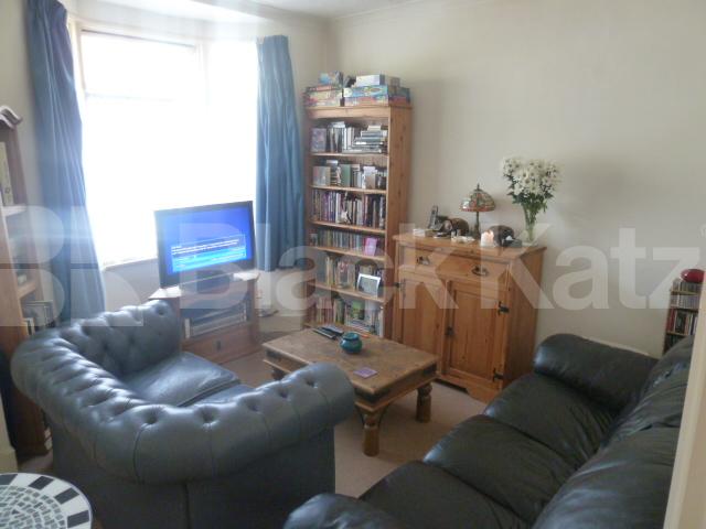 			2 Bedroom, 1 bath, 1 reception House			 Aldworth Road, STRATFORD